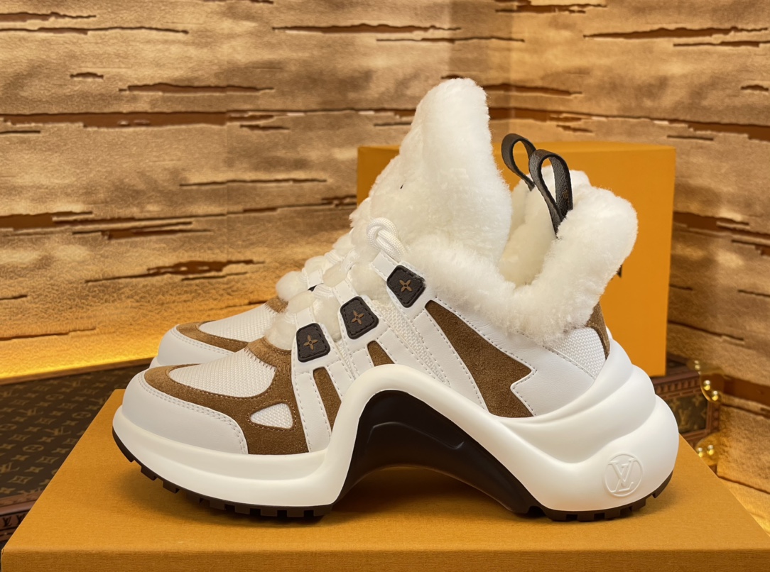 l**is V*t*n archlight sneaker