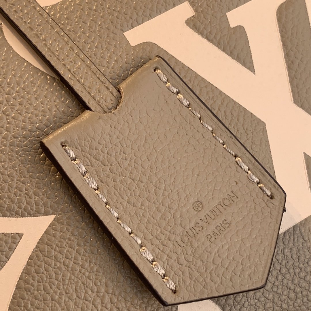 l**is V*t*n montaigne bb-29*20*13cm