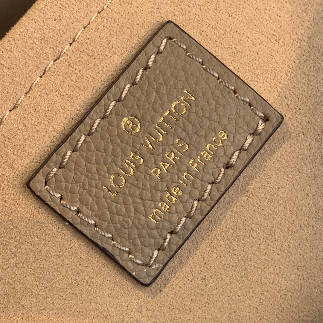 l**is V*t*n montaigne bb-29*20*13cm
