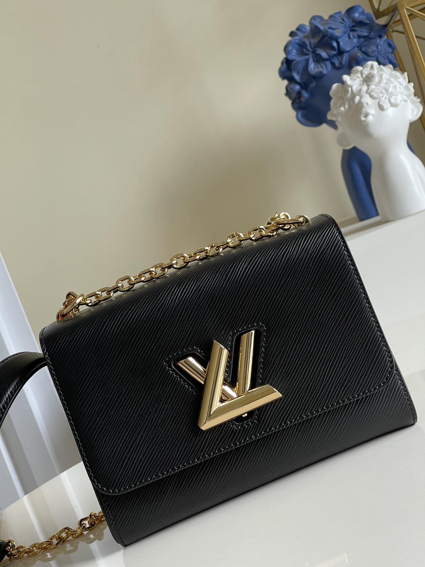 l**is V*t*n twist mm-23*18*8cm