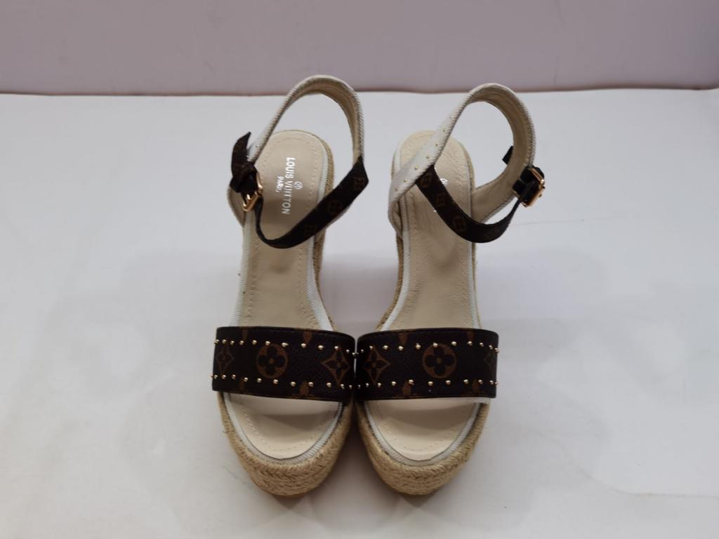 l**is V*t*n sandals