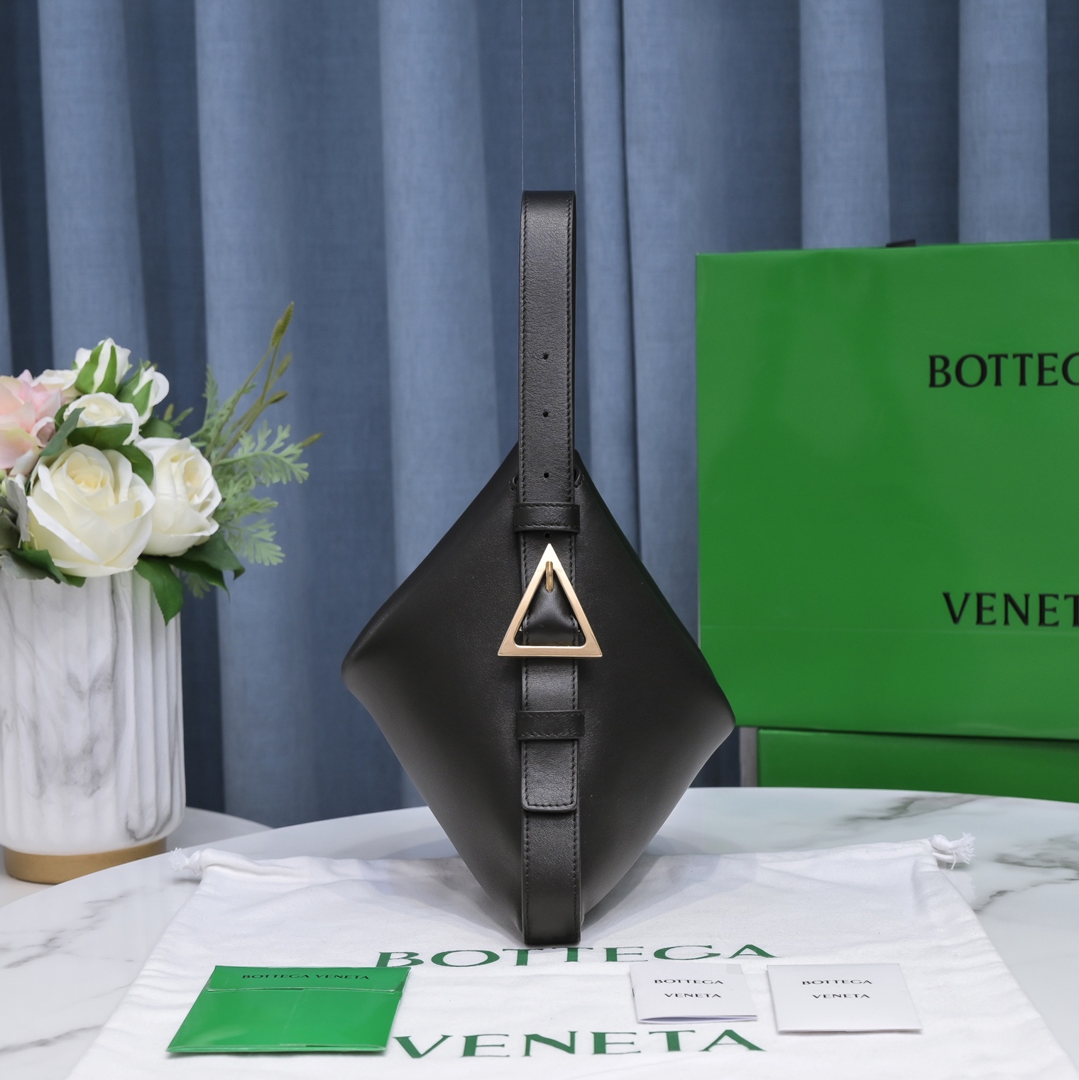 Bo*te*ga ve*ne*tacradle tote-30x23x16cm