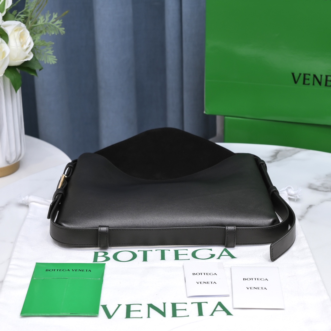 Bo*te*ga ve*ne*tacradle tote-30x23x16cm