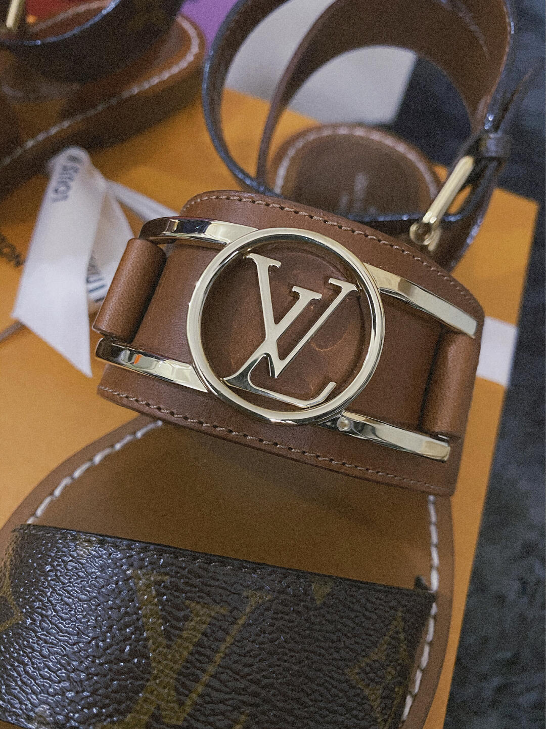 l**is V*t*n sandals