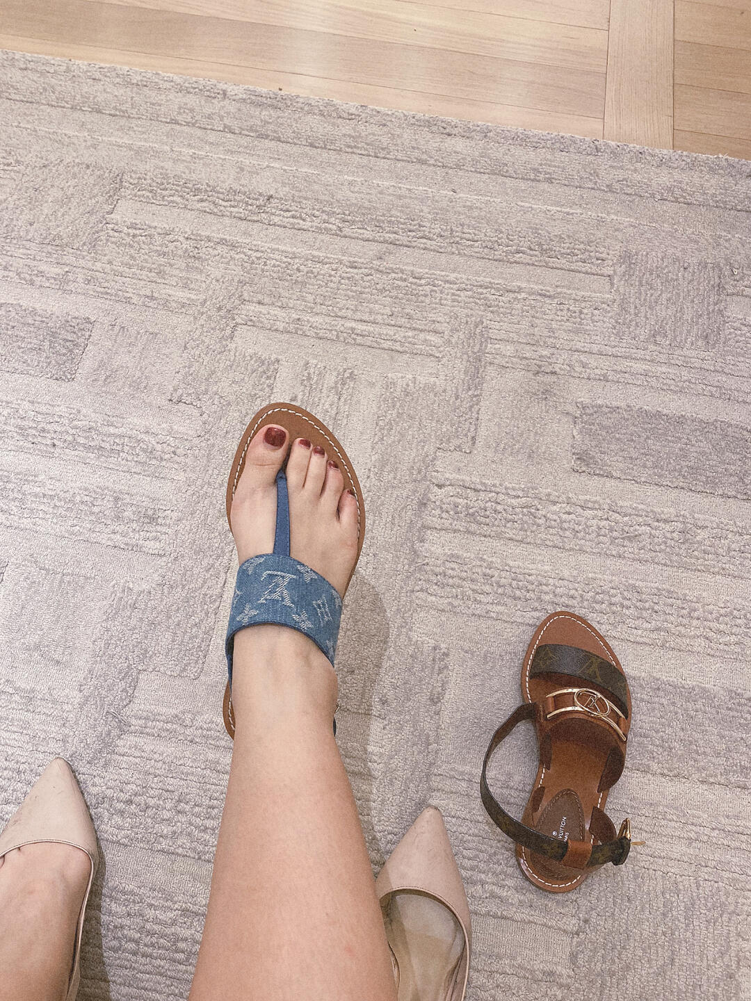 l**is V*t*n sandals