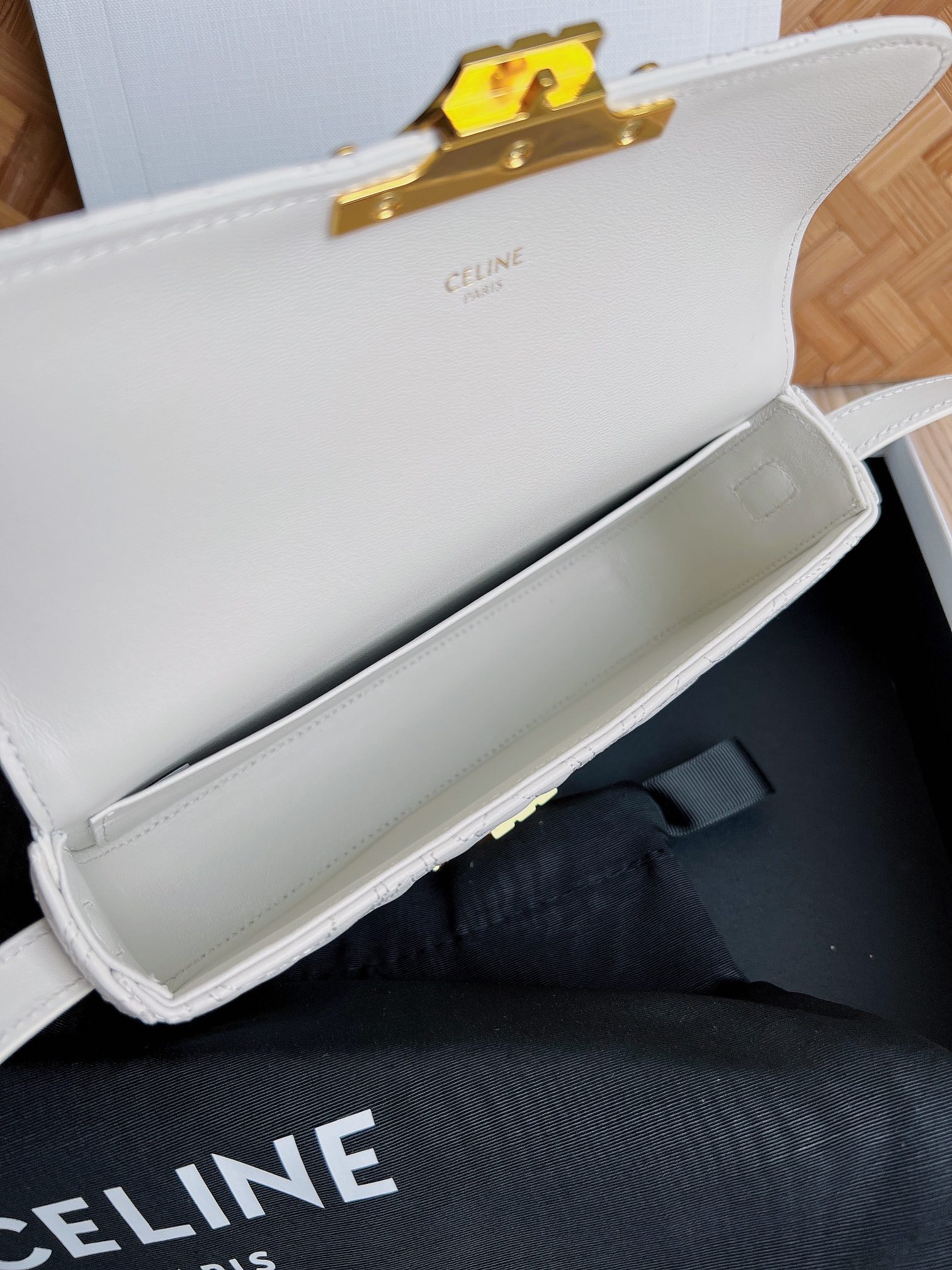 Ce**e quilted lambtriomphe bag-20 x 10 x 4cm