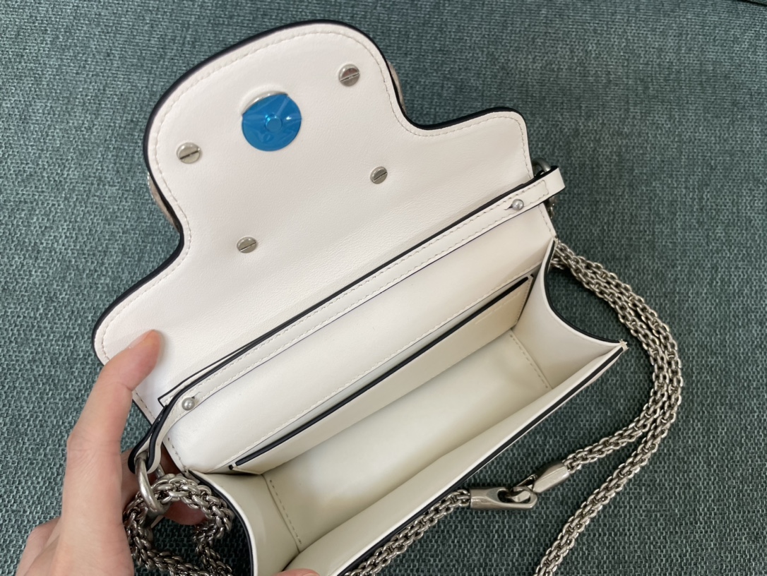 Valentino Handbags-20*15*7CM