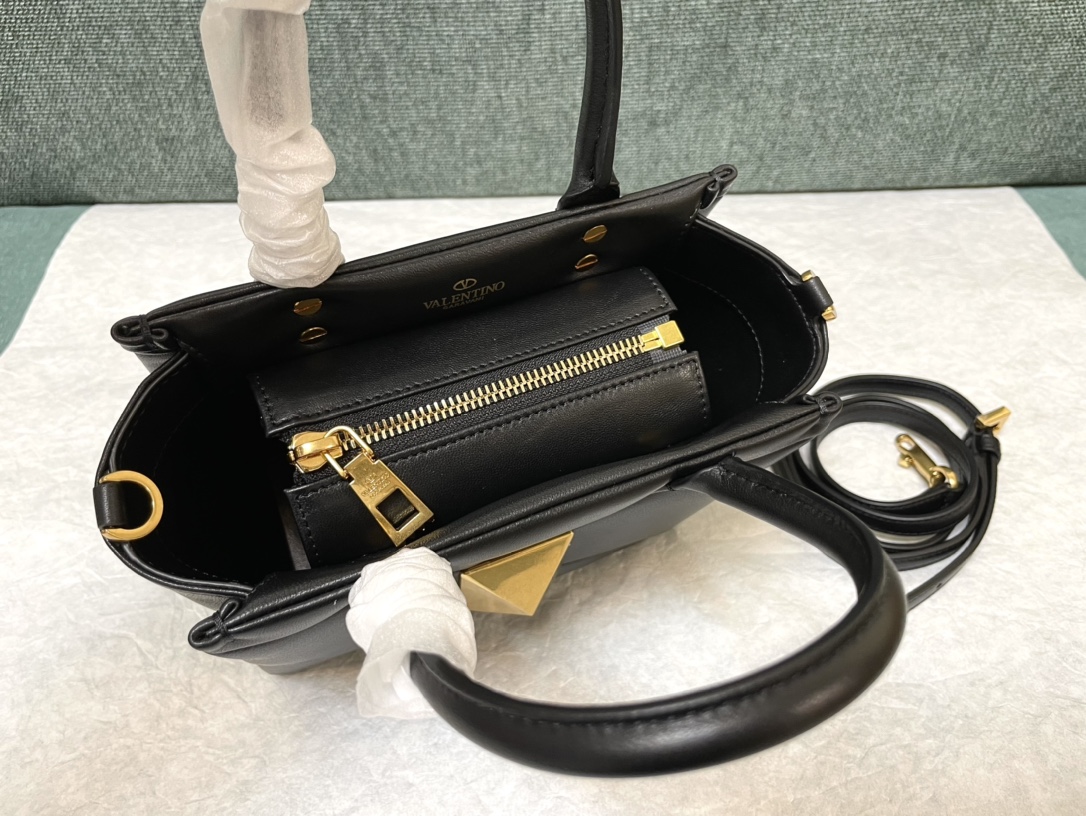 Valentino Garavani Onestud-18.5 x15x11CM