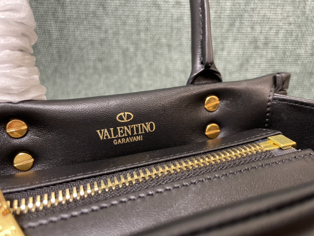 Valentino Garavani Onestud-18.5 x15x11CM