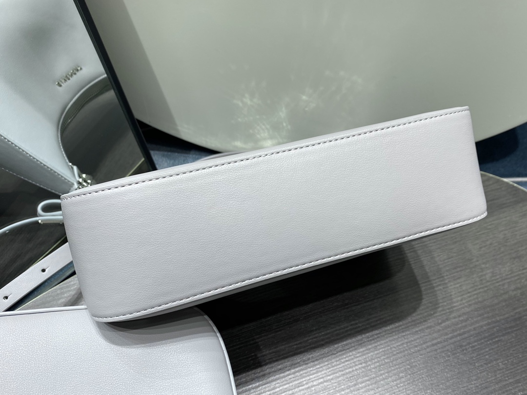 Givenchy Moon Cut Hobo-25x7x12CM