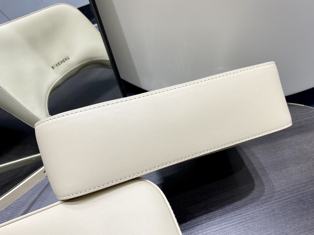 Givenchy Moon Cut Hobo-25x7x12CM