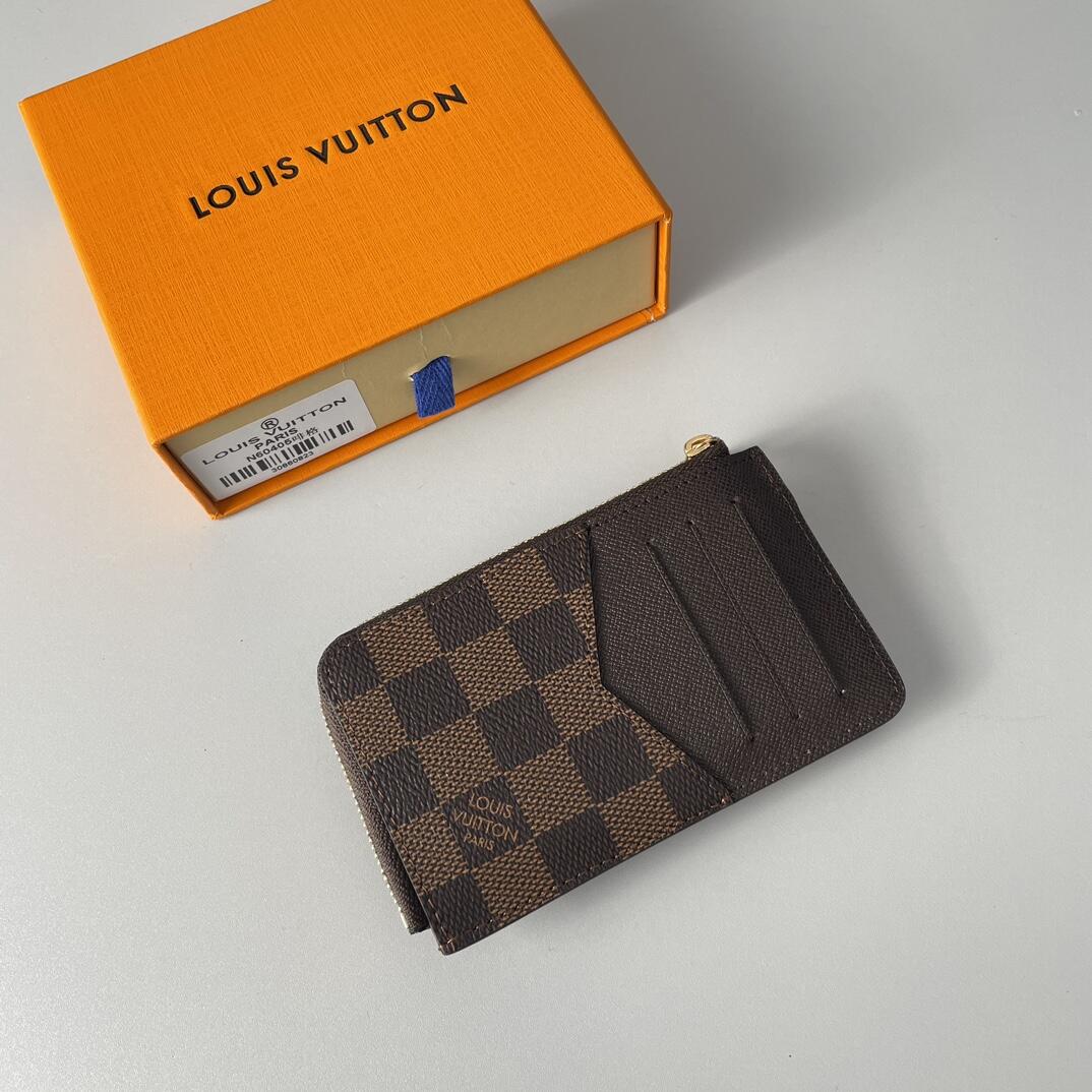 l**is V*t*n wallet-13x8.5cm