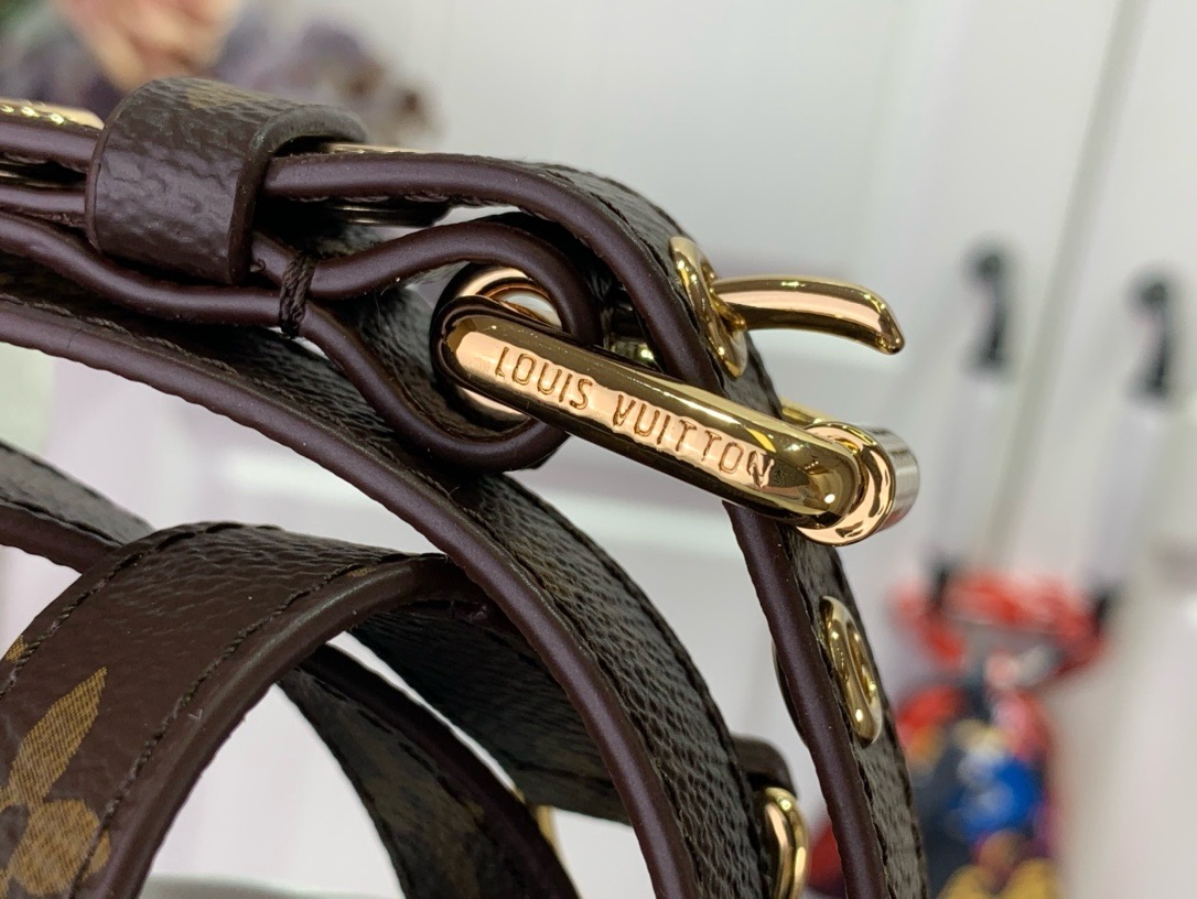 l**is V*t*n straps