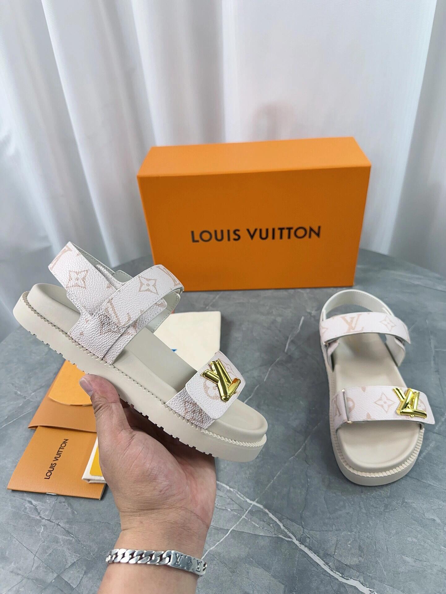 l**is V*t*n sandals
