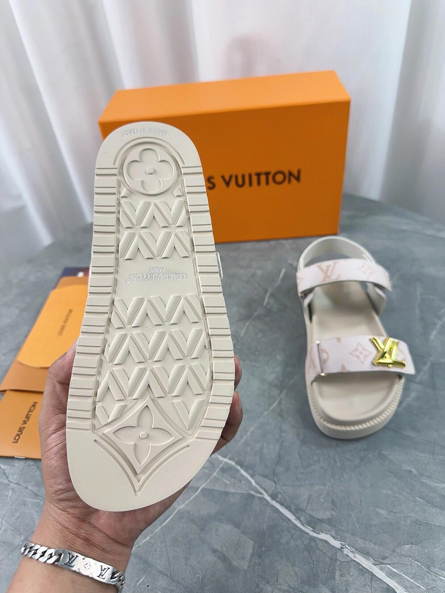 l**is V*t*n sandals