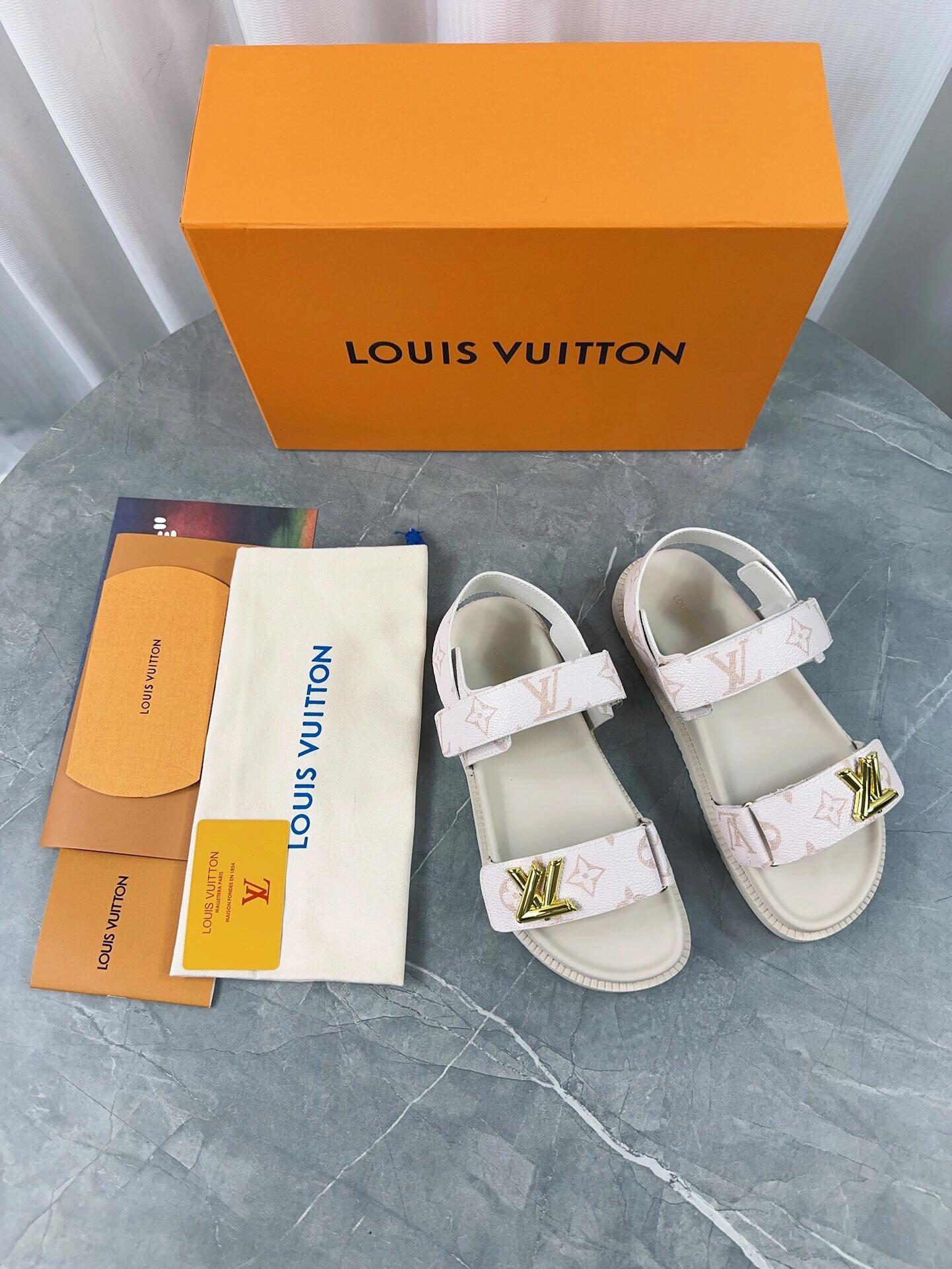 l**is V*t*n sandals
