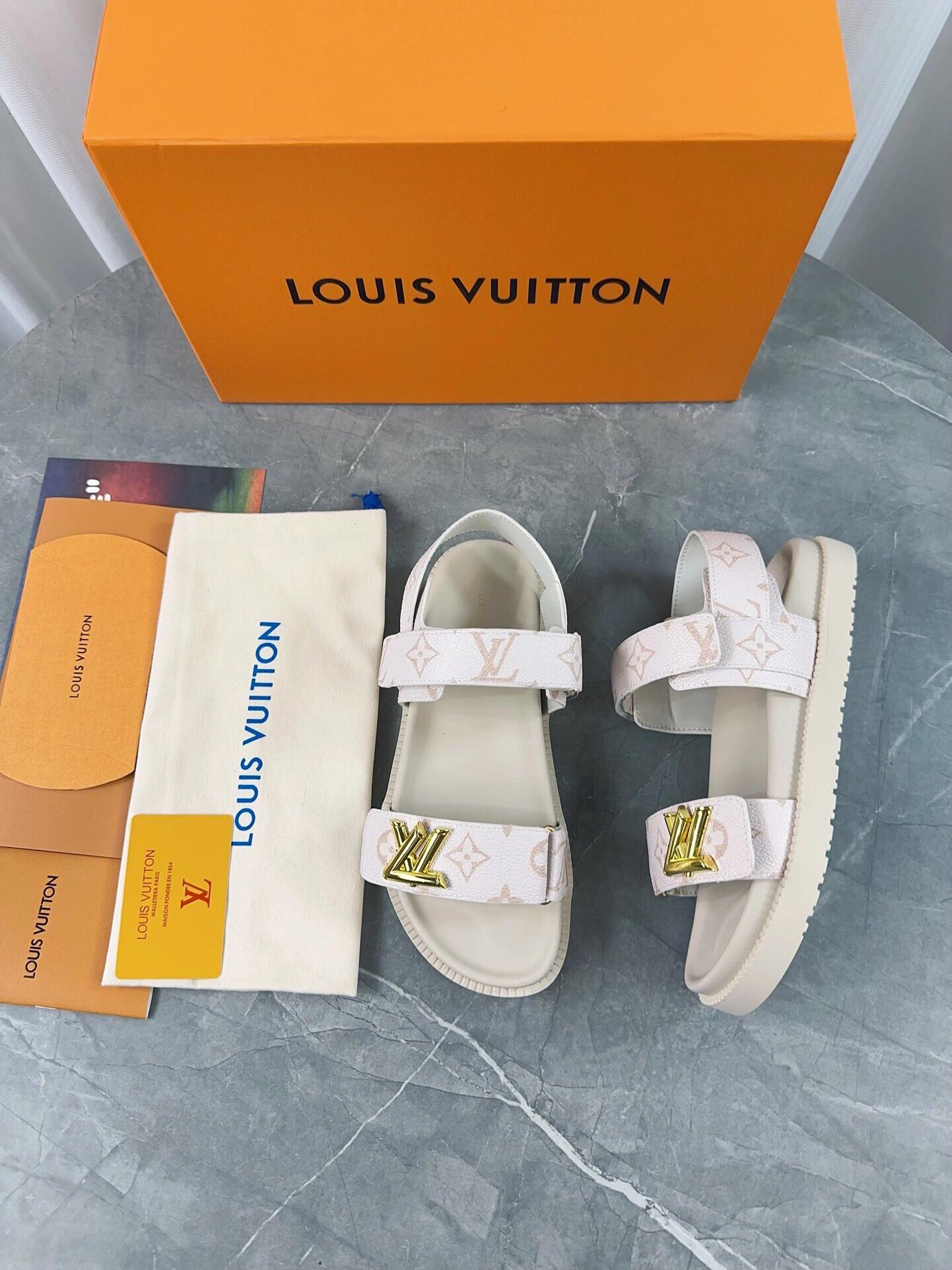 l**is V*t*n sandals