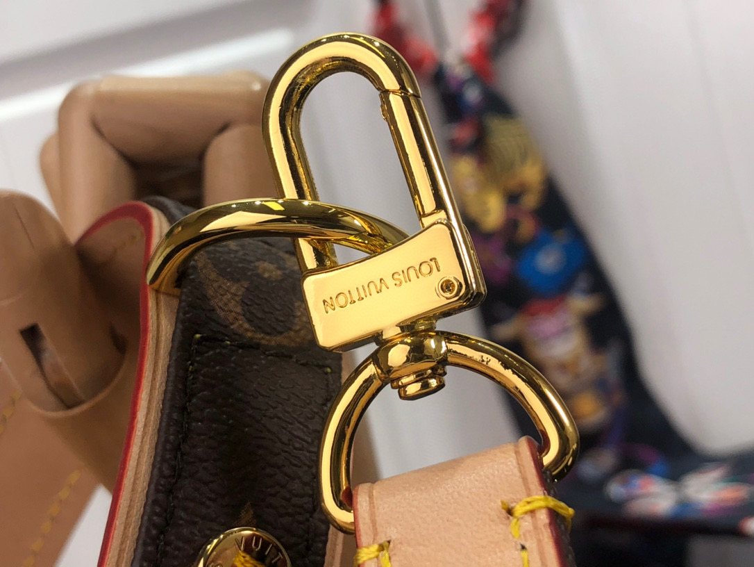 l**is V*t*n straps