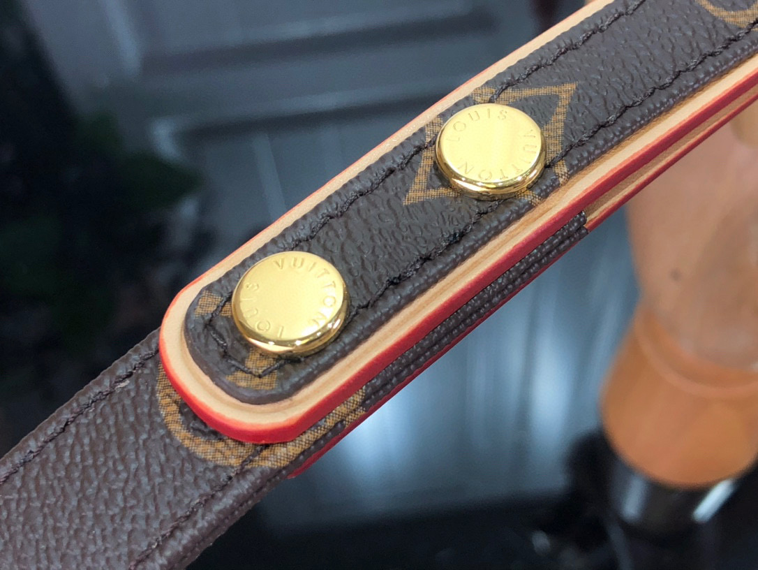l**is V*t*n straps