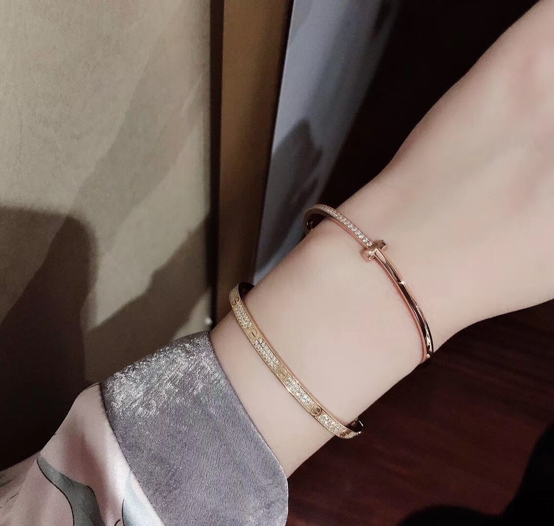 T*f*ny bracelet