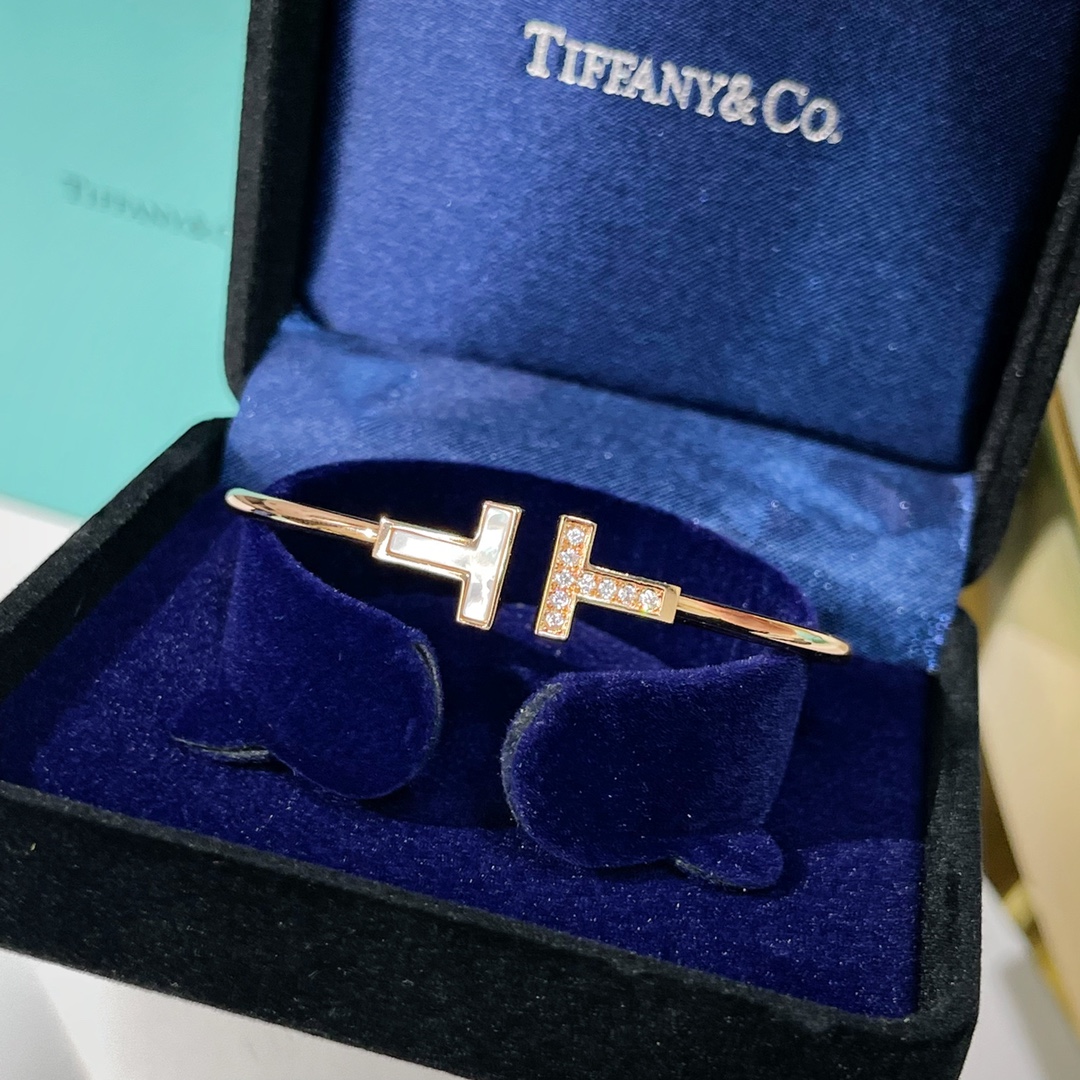 T*f*ny bracelet