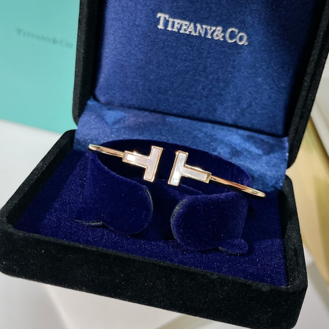 T*f*ny bracelet