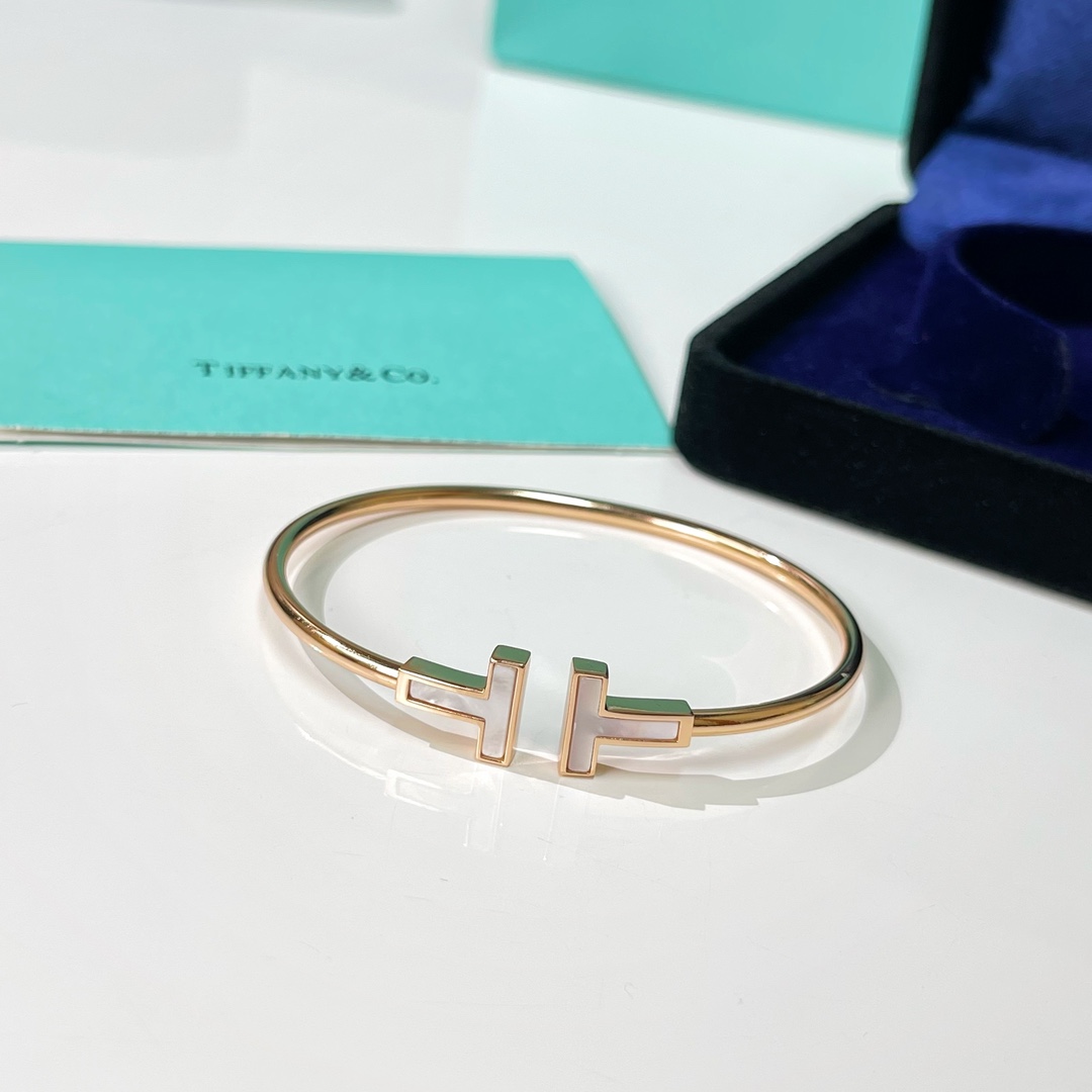 T*f*ny bracelet