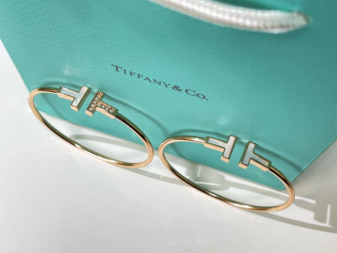 T*f*ny bracelet