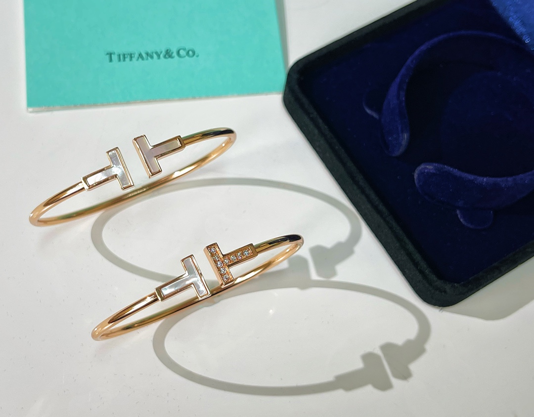 T*f*ny bracelet