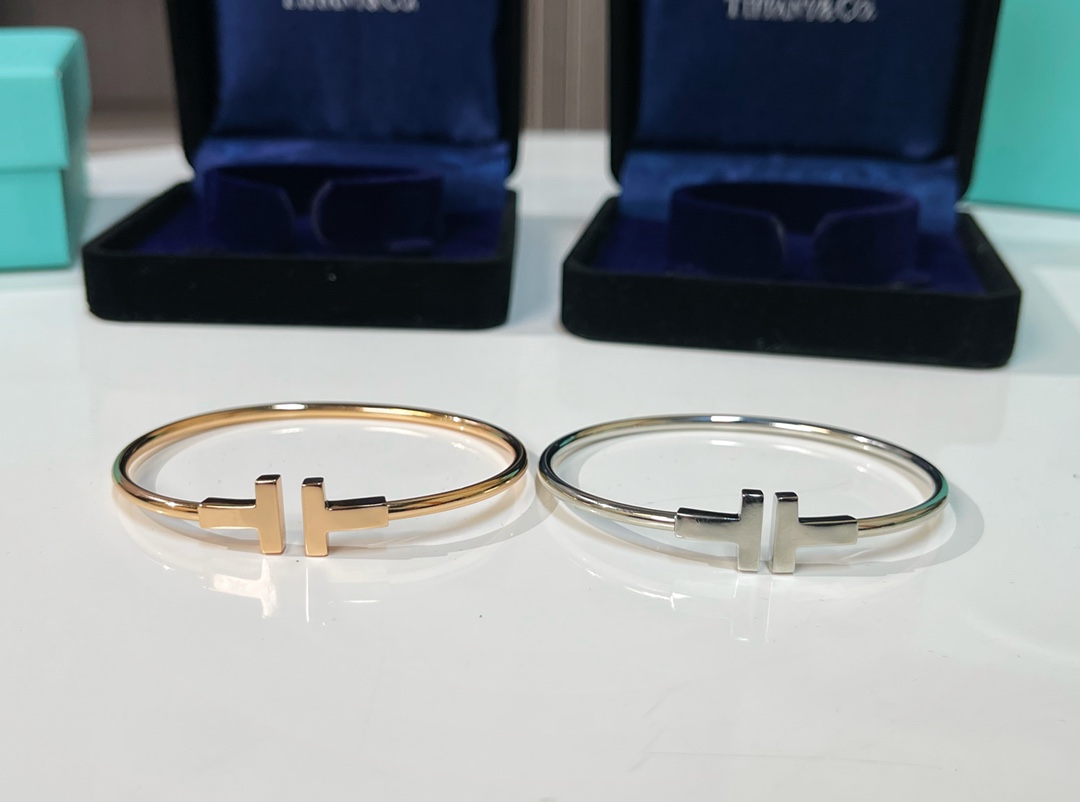 T*f*ny bracelet