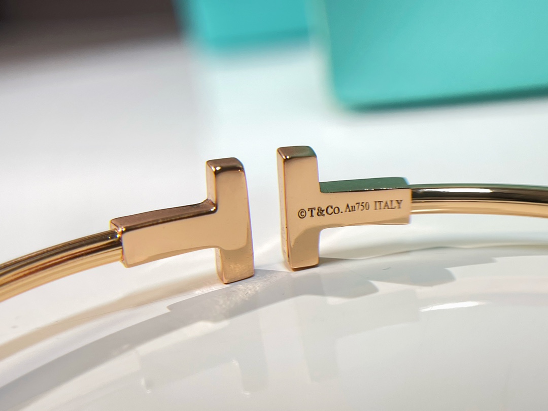 T*f*ny bracelet