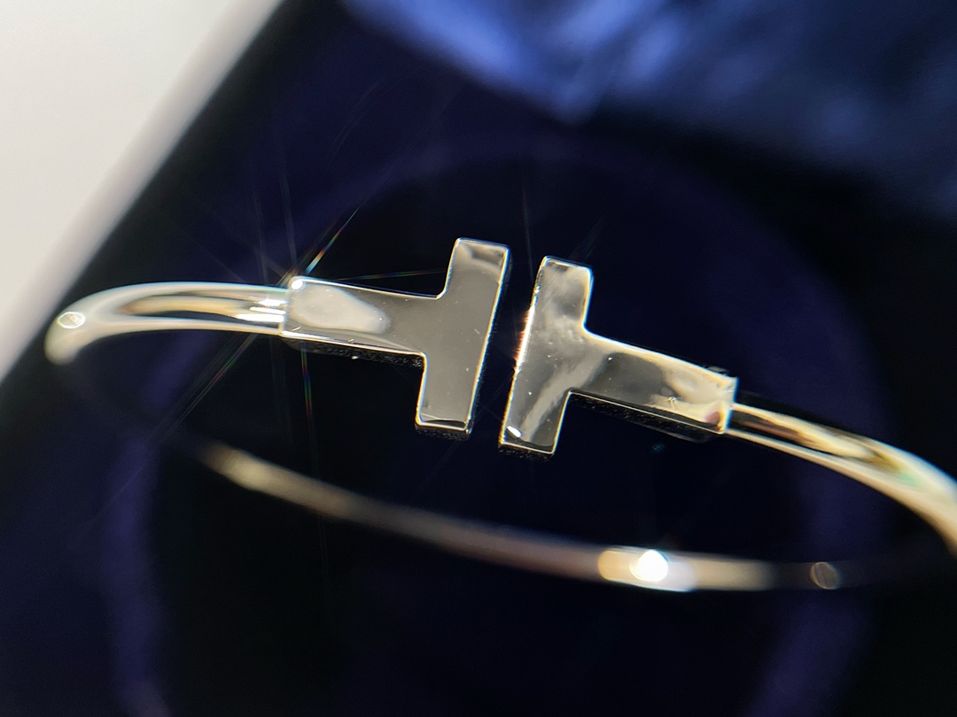 T*f*ny bracelet