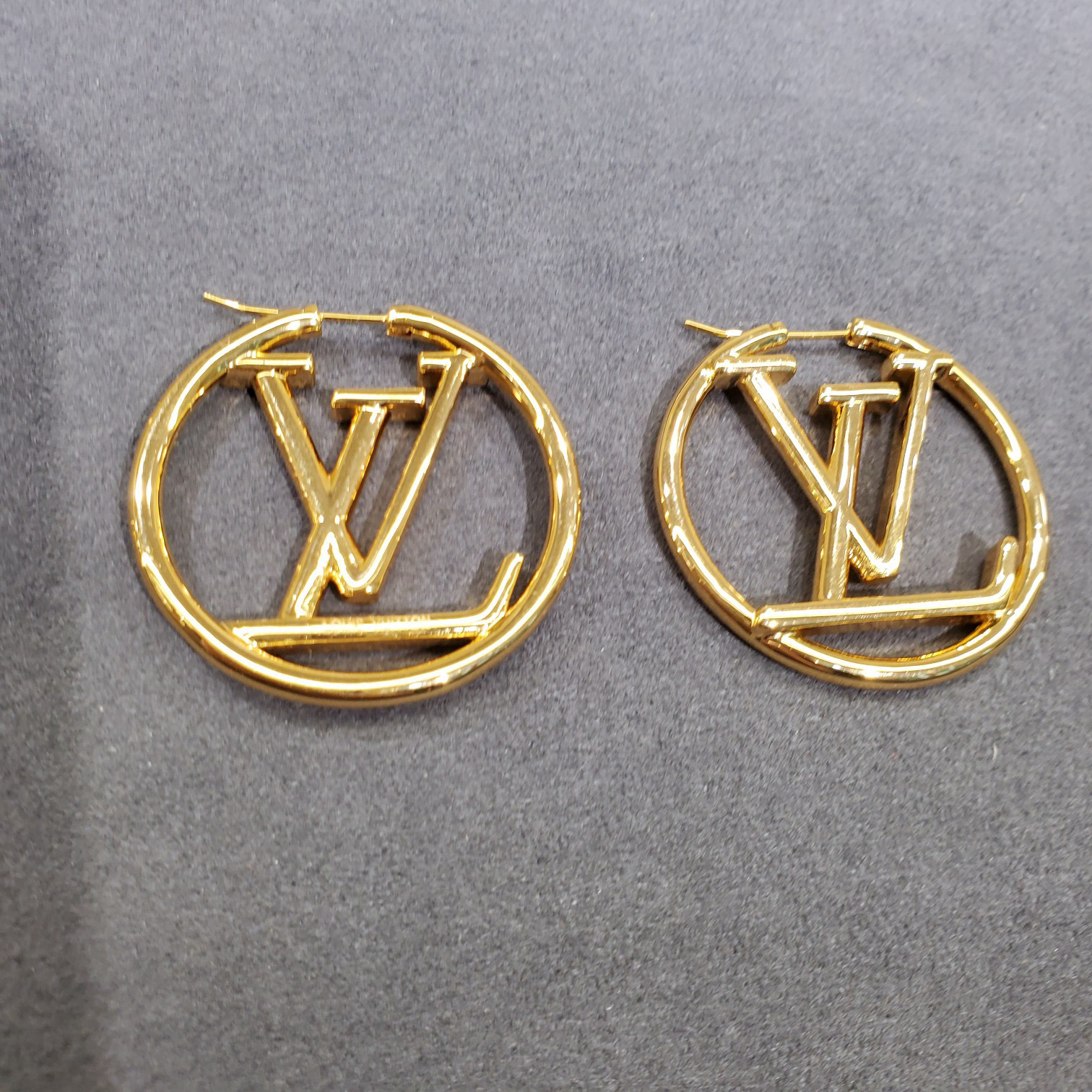 l**is V*t*n earring