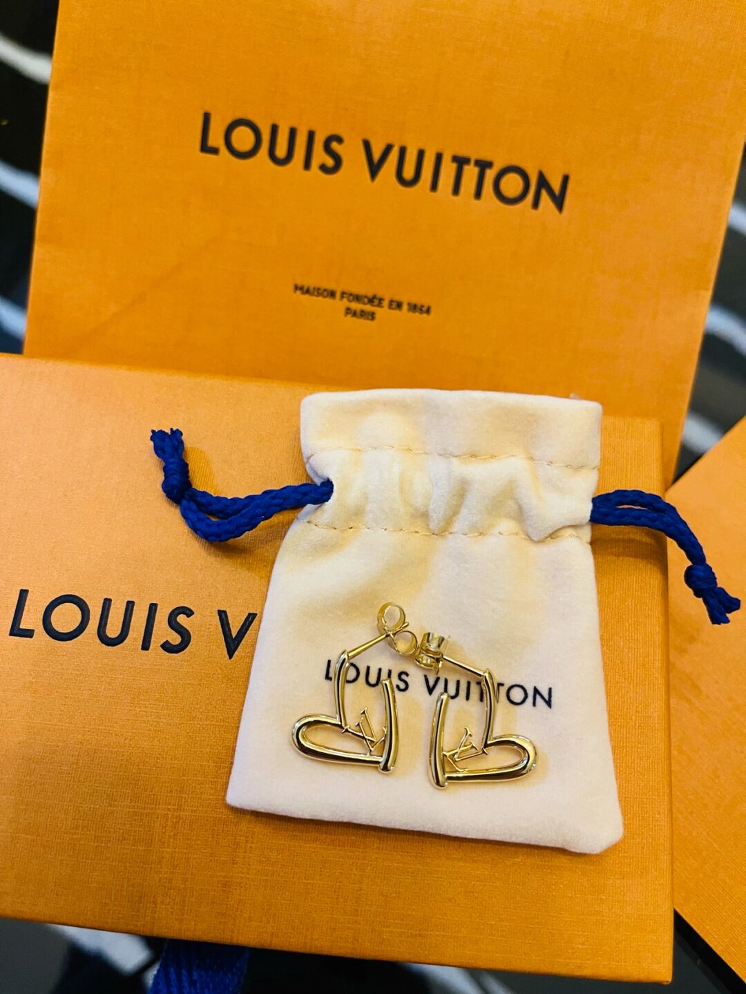 l**is V*t*n earring