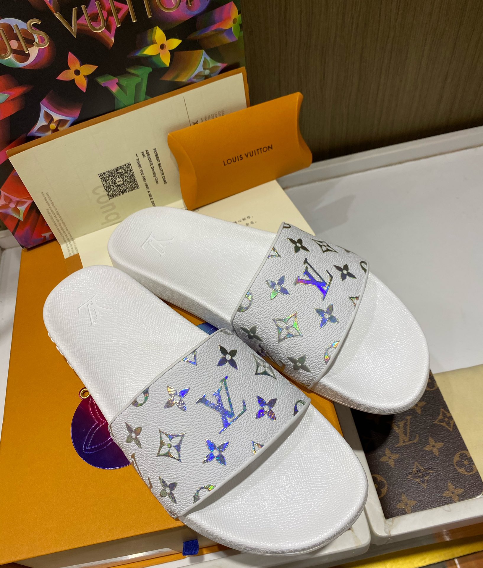 l**is V*t*n slippers