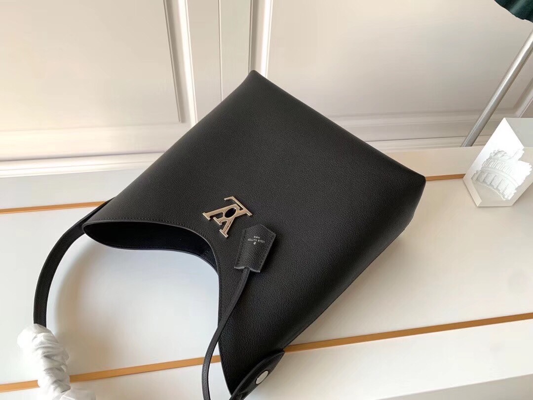 l**is V*t*n lock me hobo-29.5*34*16cm