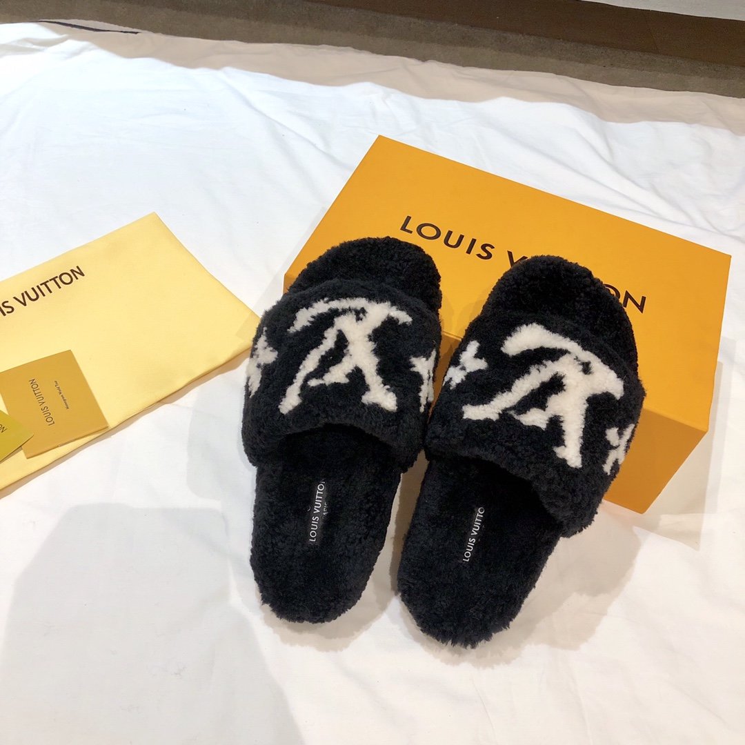 l**is V*t*n wool slippers