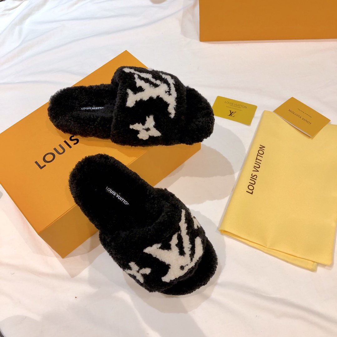 l**is V*t*n wool slippers
