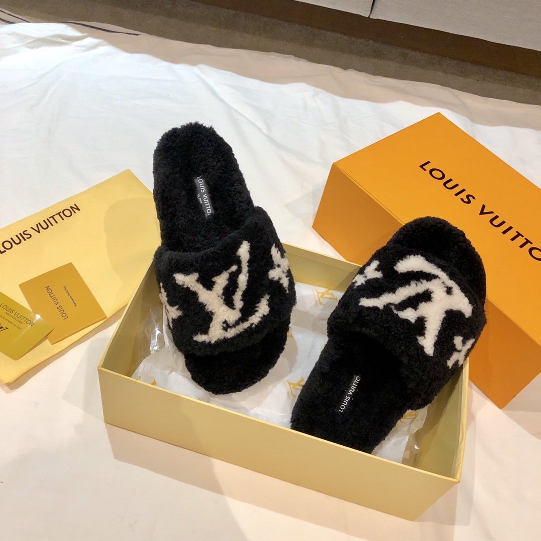 l**is V*t*n wool slippers