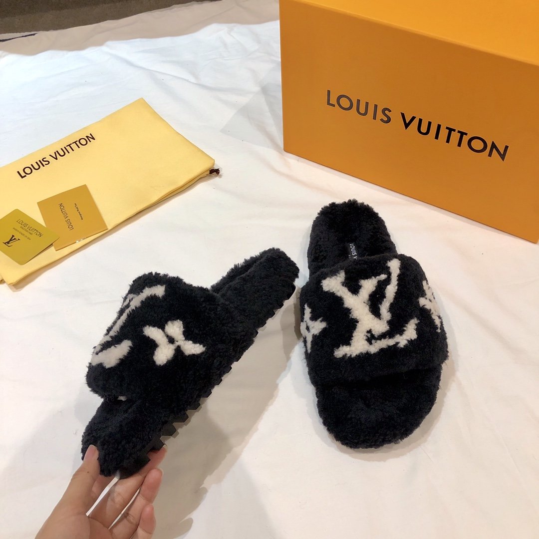 l**is V*t*n wool slippers