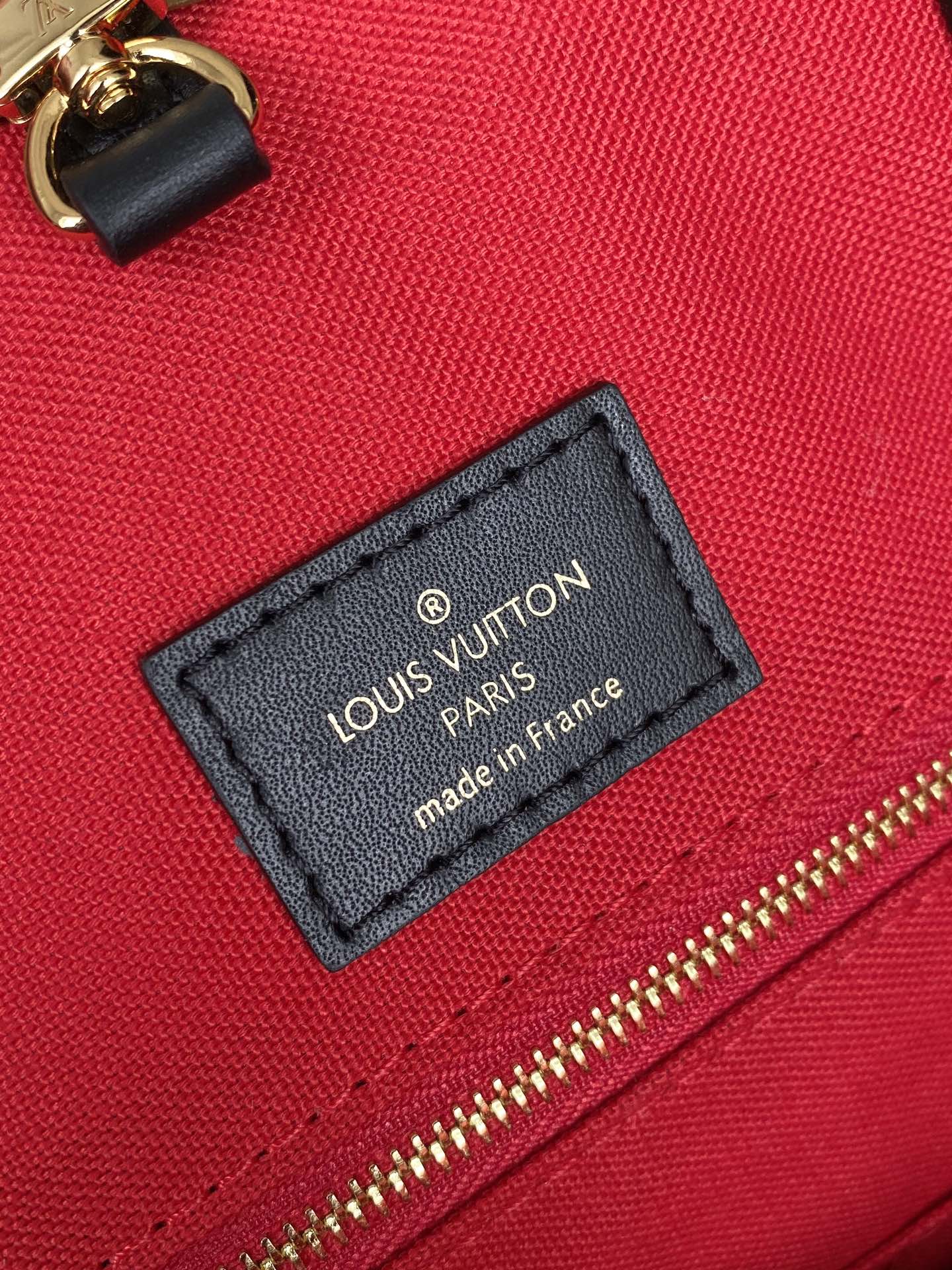 l**is V*t*n onthego handbag-41*34*19cm(black strap)