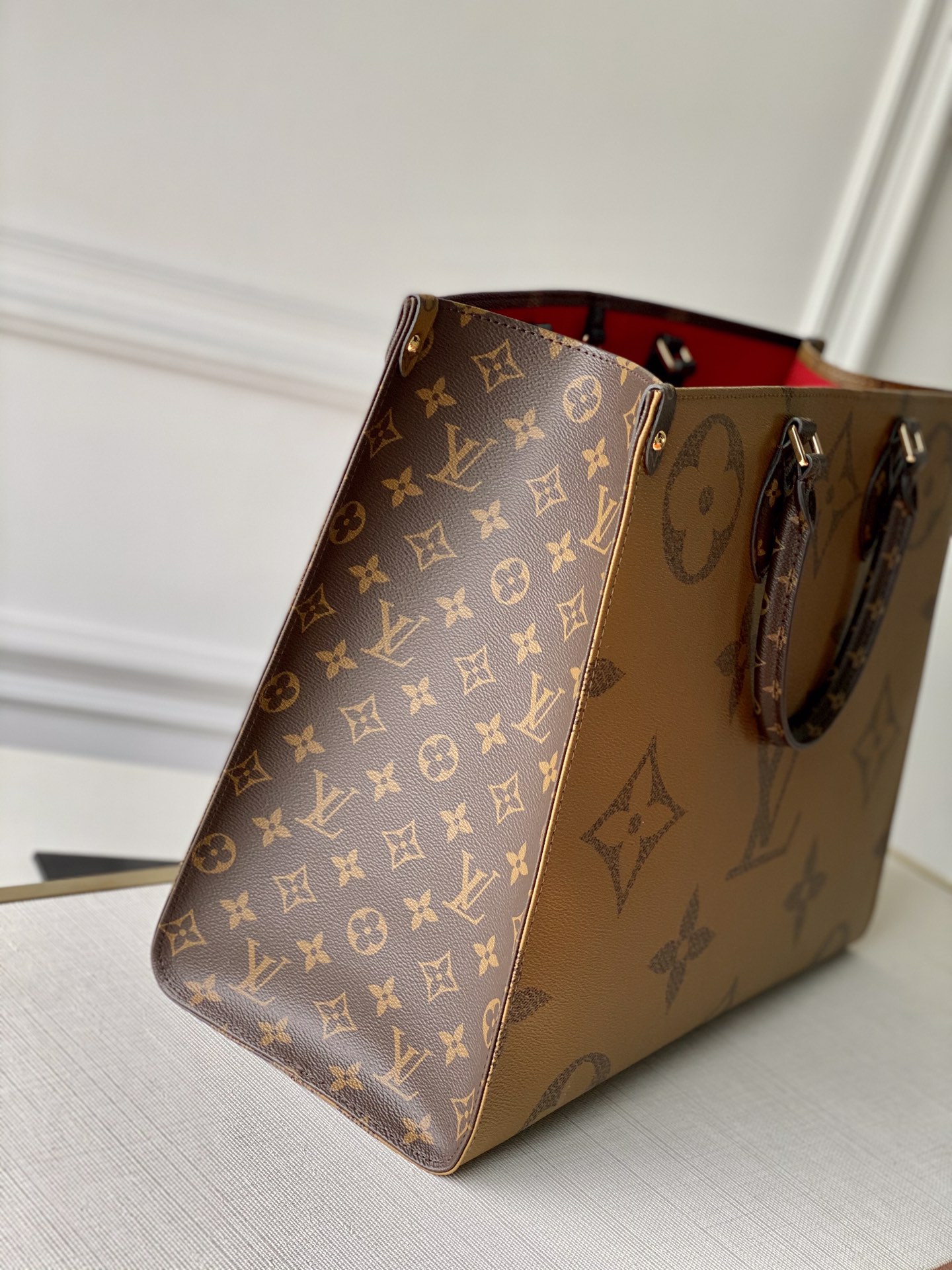 l**is V*t*n onthego handbag-41*34*19cm(black strap)