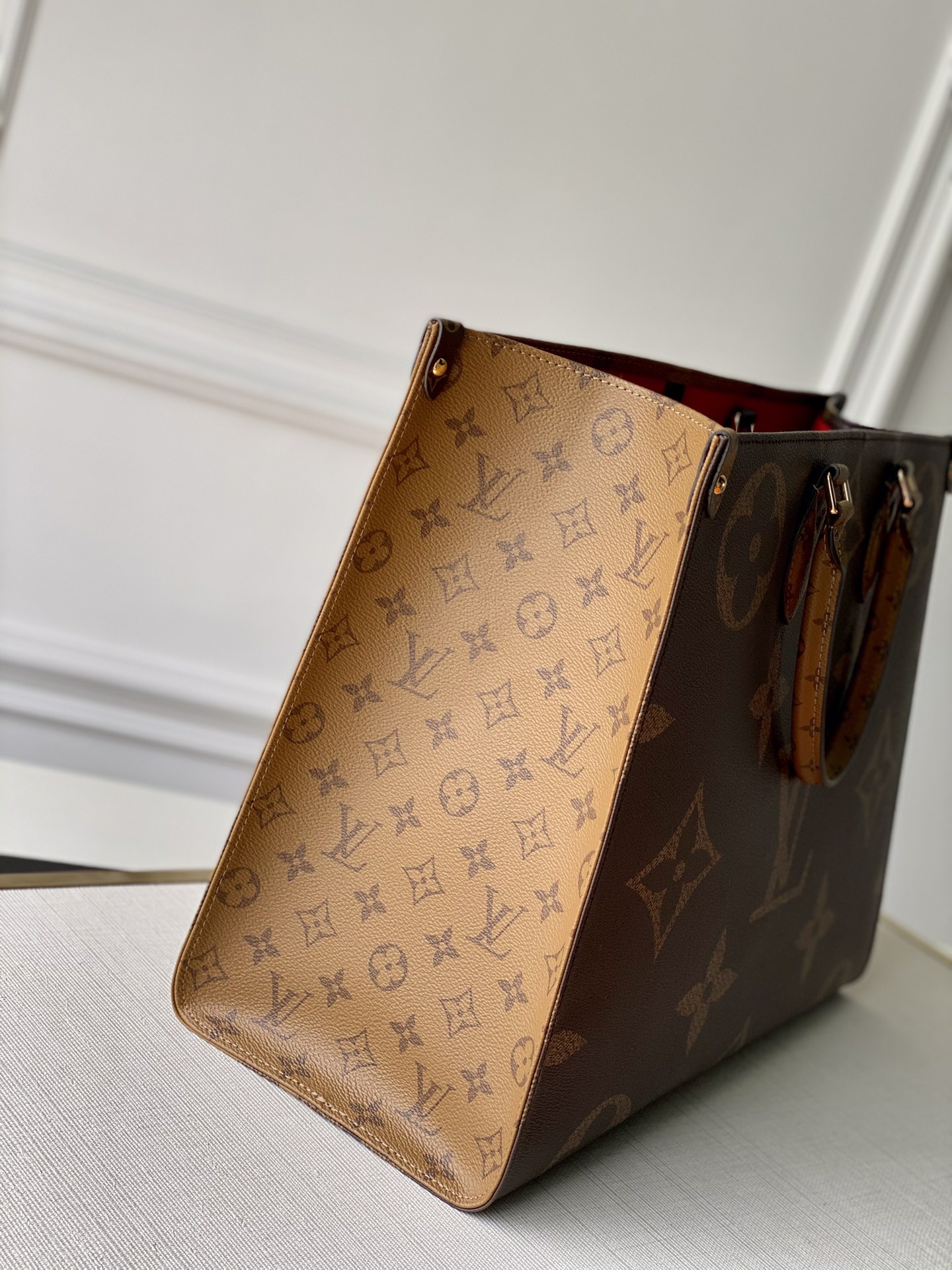 l**is V*t*n onthego handbag-41*34*19cm(black strap)