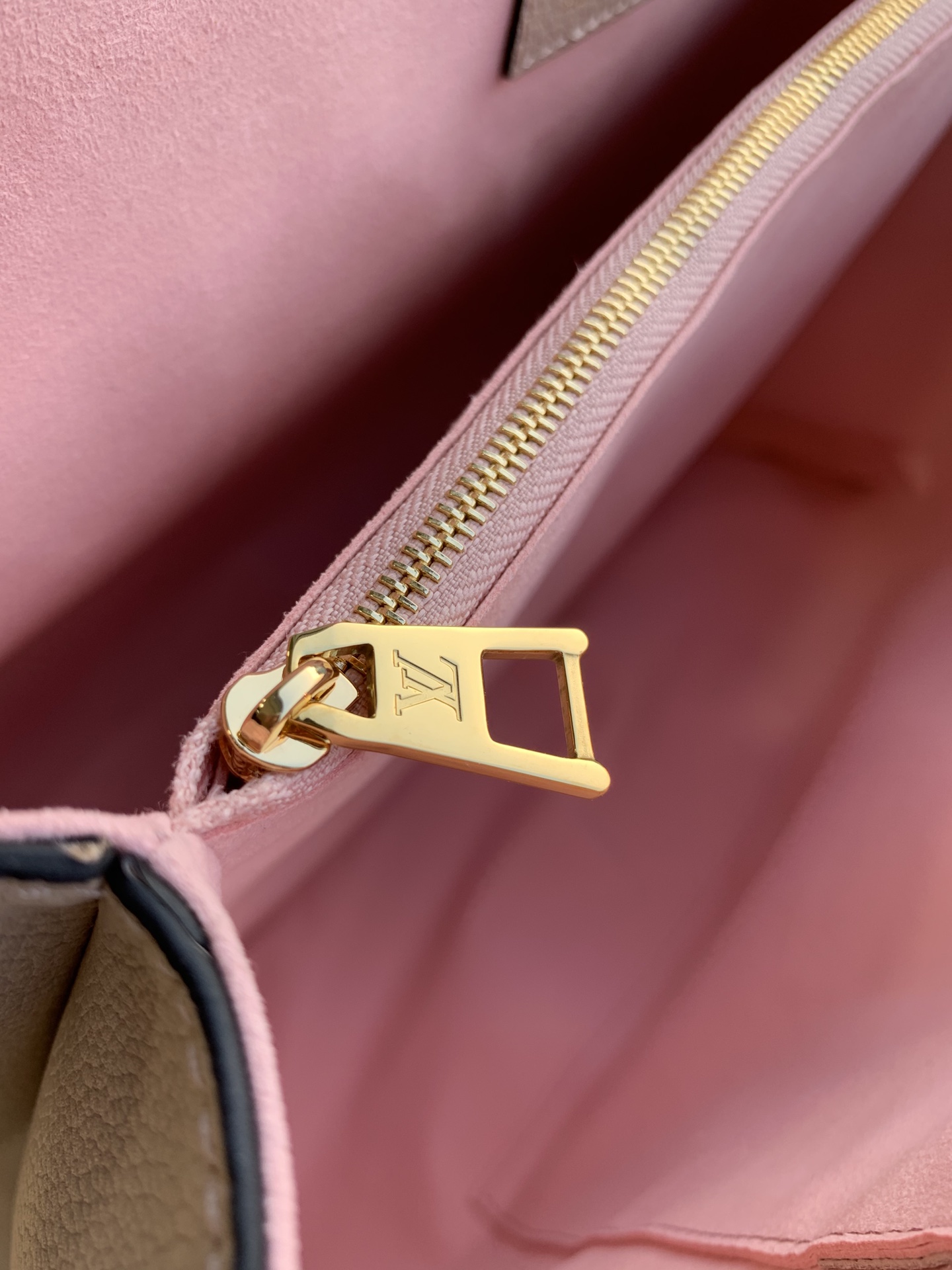 l**is V*t*n lockme handbags m57345-42*28*15cm