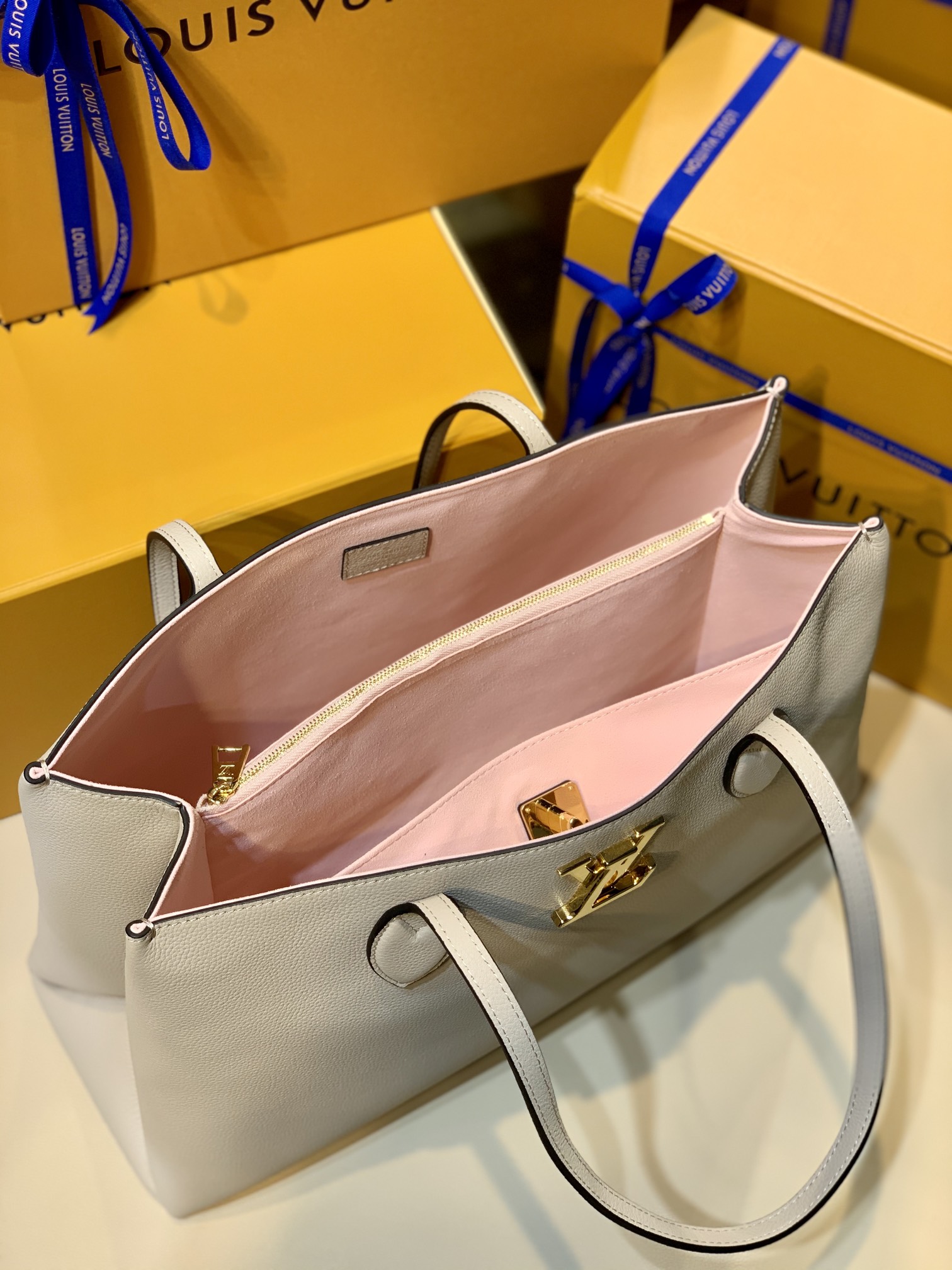 l**is V*t*n lockme handbags m57345-42*28*15cm