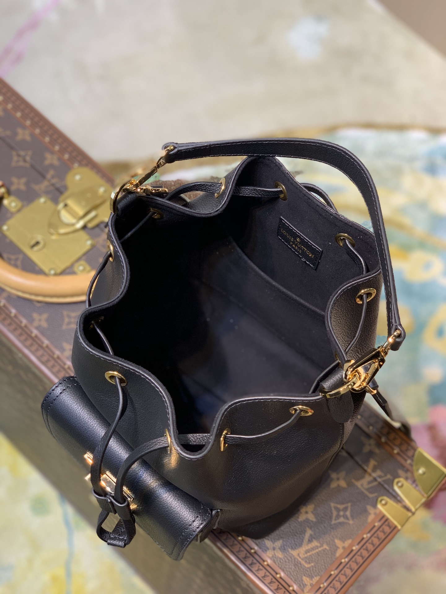l**is V*t*n lockme bucket-20*13*22cm