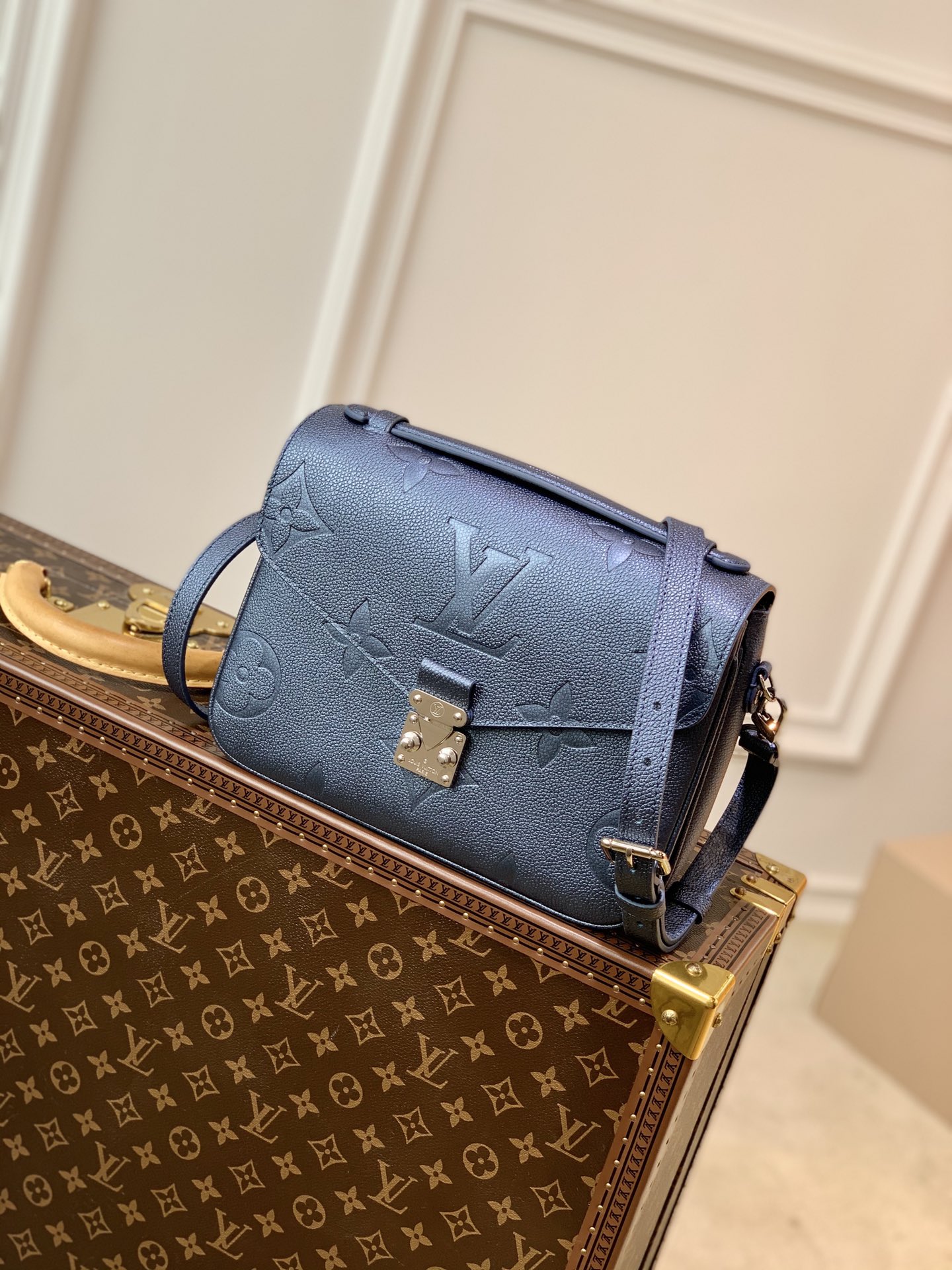 l**is V*t*n pochette metis handbags-navy blue-25*19*7cm