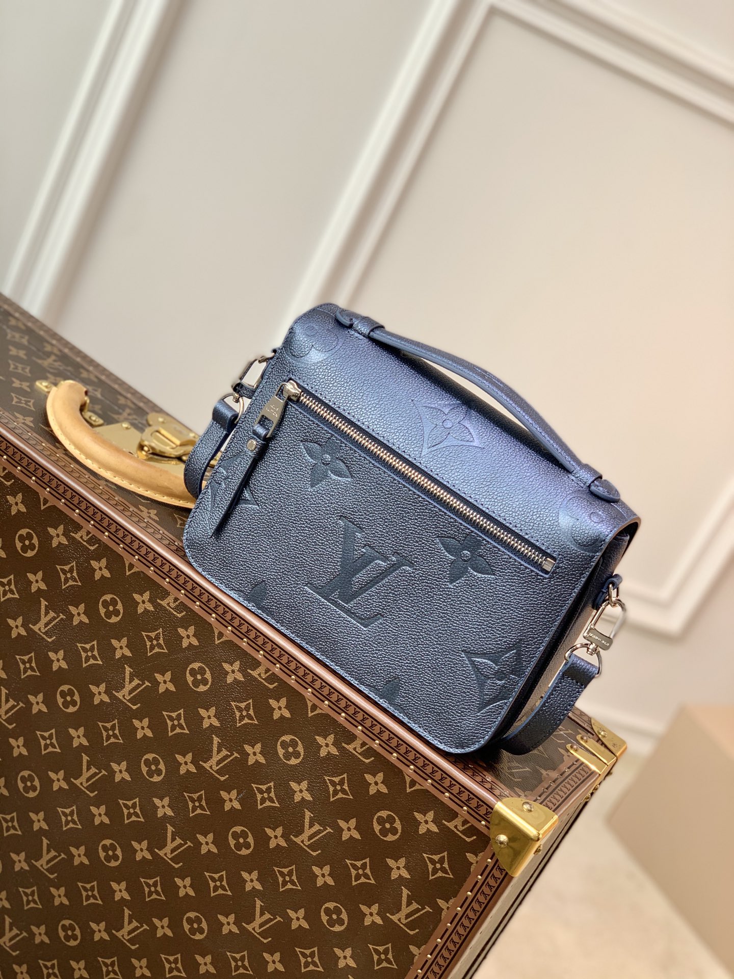 l**is V*t*n pochette metis handbags-navy blue-25*19*7cm