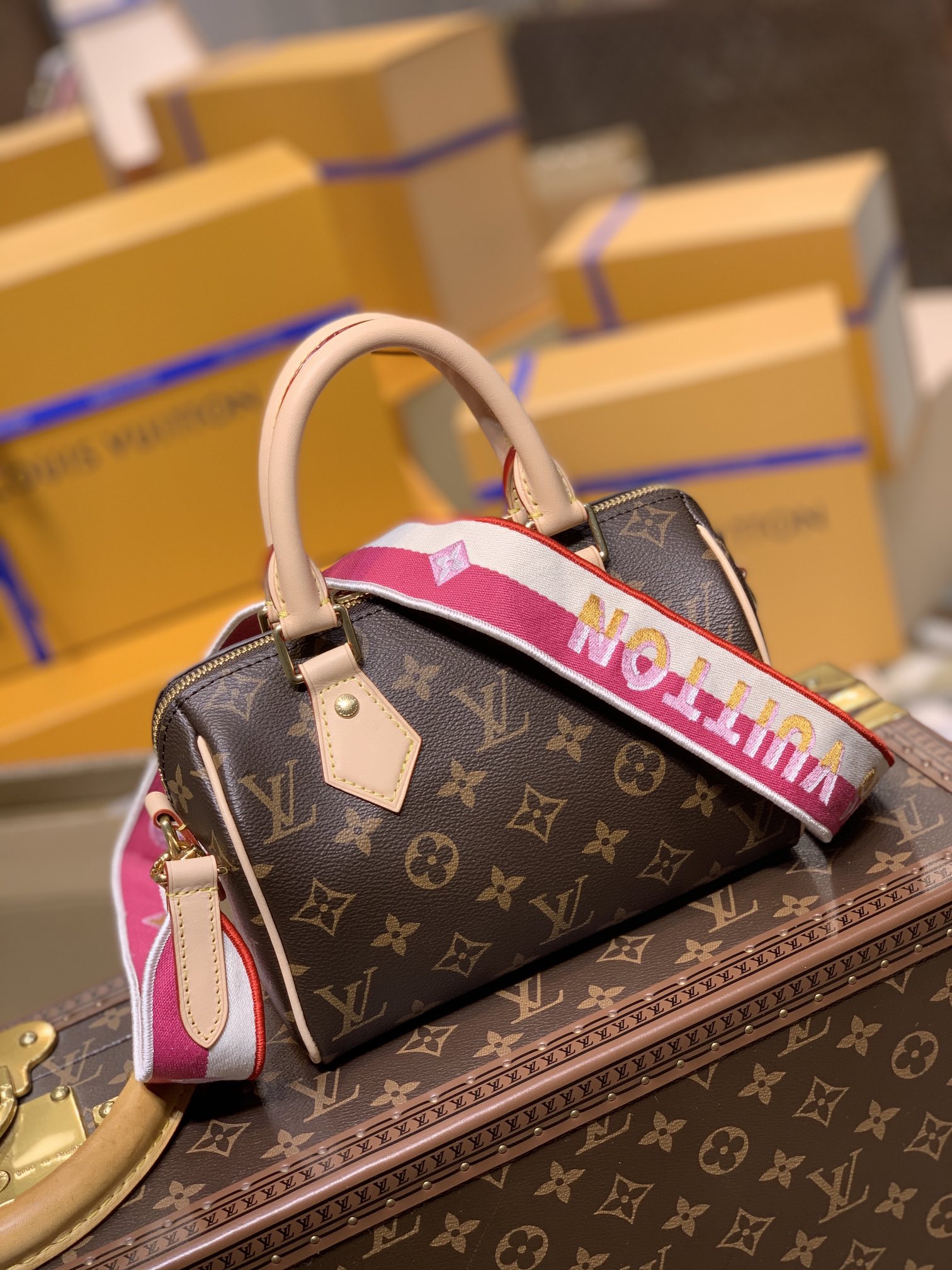 l**is V*t*n speedy-m41114-20x 13.5x 11.5cm