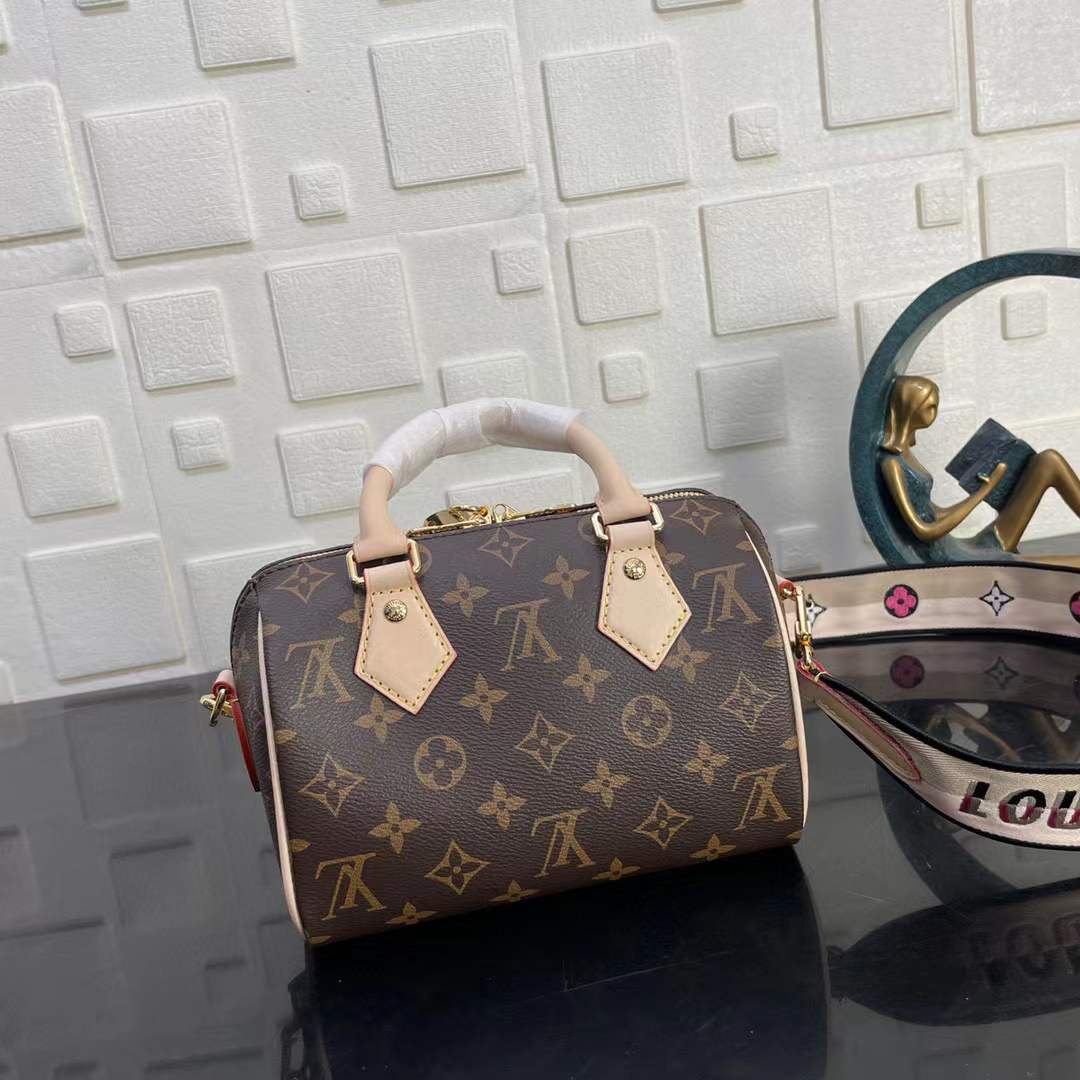 l**is V*t*n speedy-m41114-red inside-20x 13.5x 11.5cm